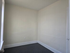 1227 N Parkside Ave, Unit Second floor in Chicago, IL - Building Photo - Building Photo