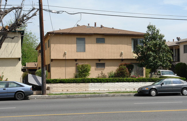 6640 Woodman Ave in Van Nuys, CA - Building Photo - Building Photo