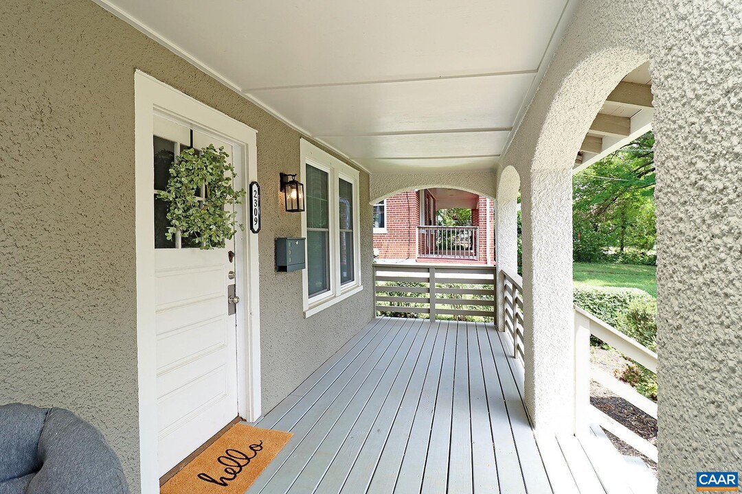 2309 Fontaine Ave Ext in Charlottesville, VA - Foto de edificio