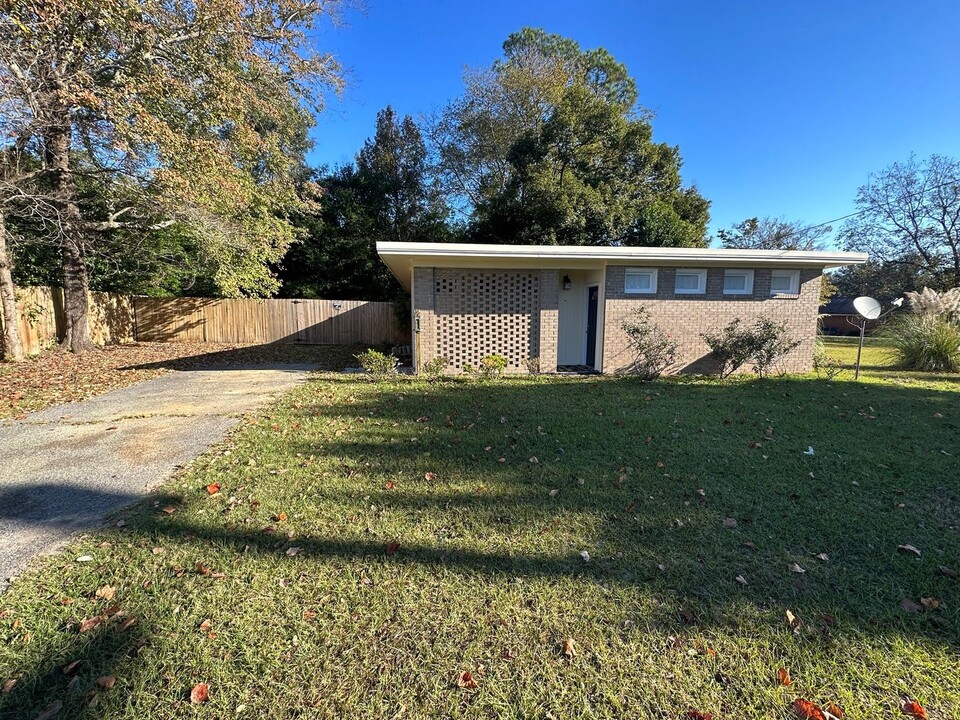 103 Outland St in Statesboro, GA - Building Photo