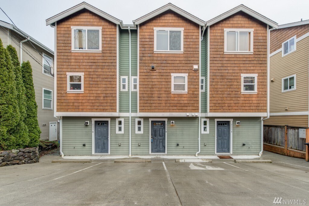 4533 41st Ave SW in Seattle, WA - Building Photo