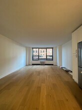 1550 N Lake Shore Dr, Unit 2F in Chicago, IL - Building Photo - Building Photo