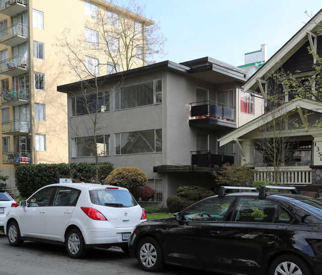 Villa Paloma in Vancouver, BC - Building Photo - Building Photo