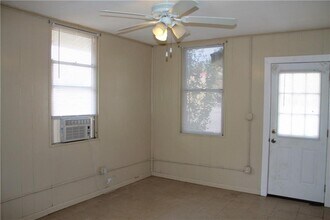 906 Haysel St in Bastrop, TX - Building Photo - Building Photo