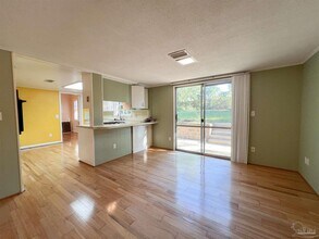 5325 Lakewood Dr in Milton, FL - Building Photo - Building Photo