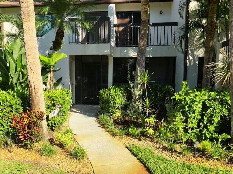 1826 Kings Lake Blvd, Unit 4 in Naples, FL - Building Photo
