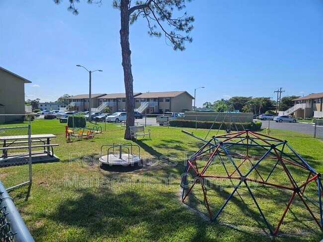 4777 Orange Grove Blvd in North Fort Myers, FL - Building Photo - Building Photo