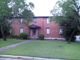 102 Stanford Dr in Olmos Park, TX - Building Photo