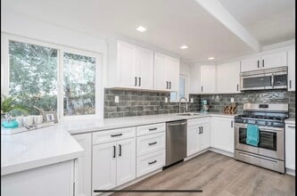 2325 Vancouver Ave in San Diego, CA - Foto de edificio - Building Photo