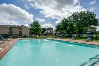 Manchester Park in Arlington, TX - Building Photo - Building Photo