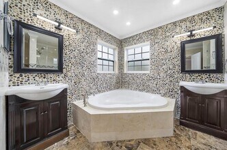 7803 NW 70th Ave in Parkland, FL - Building Photo - Building Photo