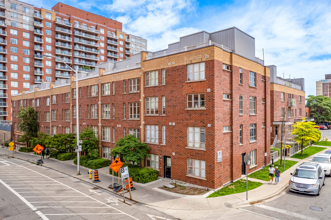 11-21 Ruttan St in Toronto, ON - Building Photo