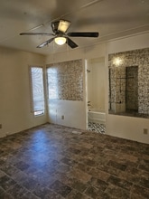 413 Miller St in White Oak, TX - Foto de edificio - Building Photo