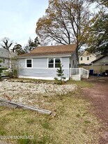711 McKinley Ave in Toms River, NJ - Building Photo
