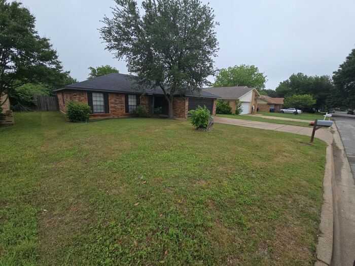 2812 Whitehurst Dr in Fort Worth, TX - Building Photo