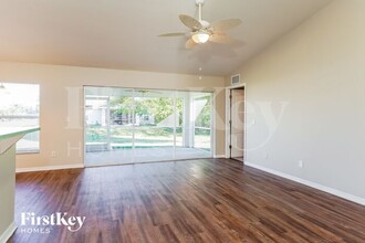 2705 NW Embers Terrace in Cape Coral, FL - Foto de edificio - Building Photo