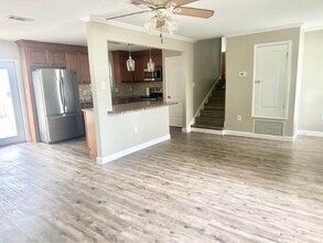 1110 Airport Rd in Destin, FL - Foto de edificio - Building Photo