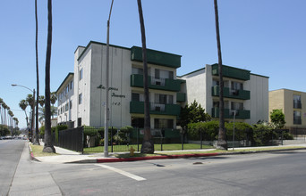 Mariposa Towers in Los Angeles, CA - Building Photo - Building Photo