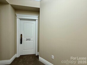 21025 Catawba Ave in Cornelius, NC - Building Photo - Building Photo