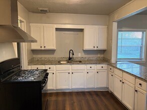 5818 Glenhurst Dr in Houston, TX - Building Photo - Building Photo