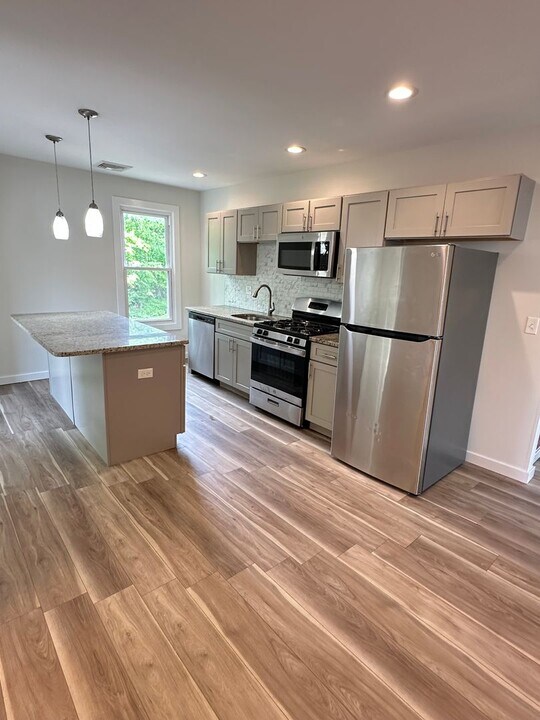 26 Cedar St in New Britain, CT - Building Photo
