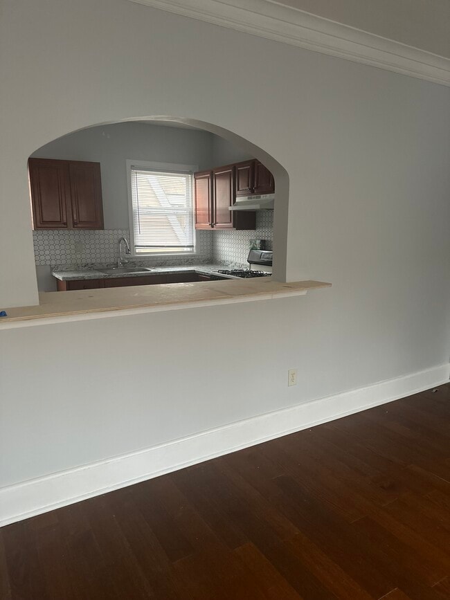 187 4th Ave, Unit 2 in East Orange, NJ - Foto de edificio - Building Photo