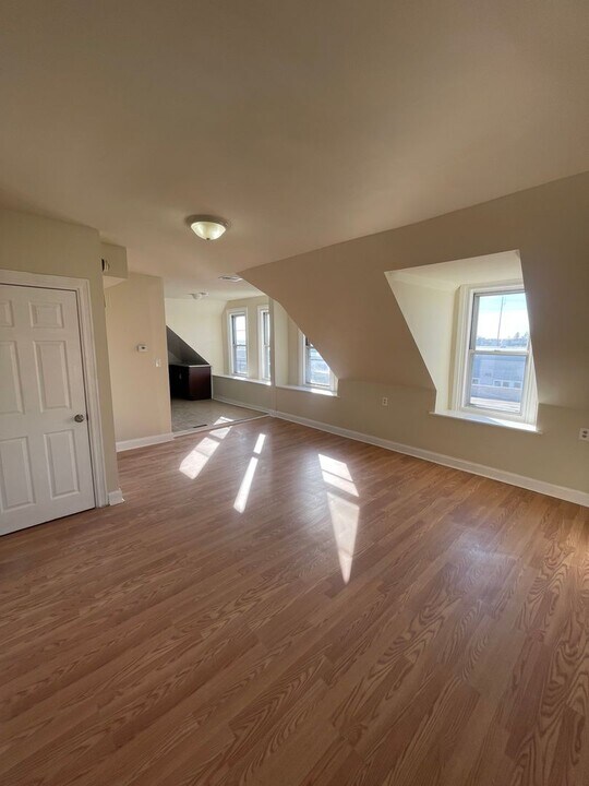 9413 Bustleton Ave in Philadelphia, PA - Building Photo