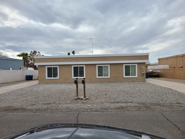 261 Cottonwood Dr in Lake Havasu City, AZ - Building Photo - Building Photo