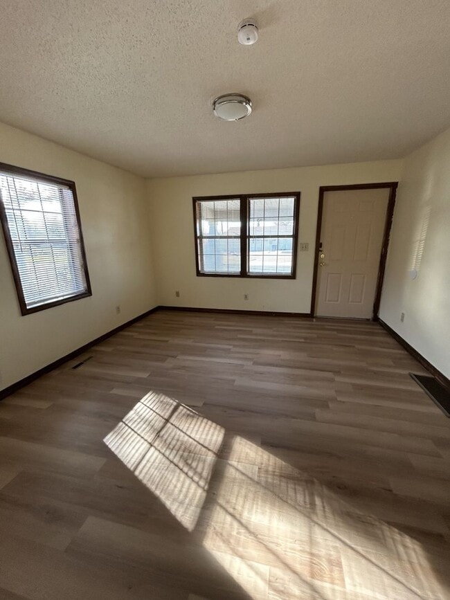 910 N Grand St in Pittsburg, KS - Building Photo - Building Photo