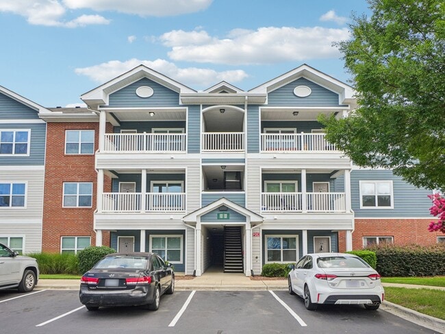 Village at Broadstone Station in Apex, NC - Foto de edificio - Building Photo