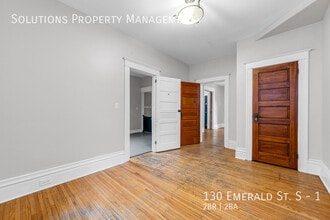 130 Emerald St S in Hamilton, ON - Building Photo - Building Photo