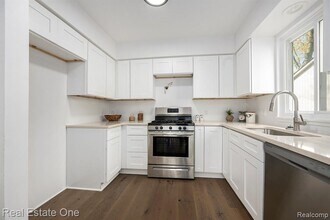 4910 Chipman Dr in Waterford Township, MI - Building Photo - Building Photo