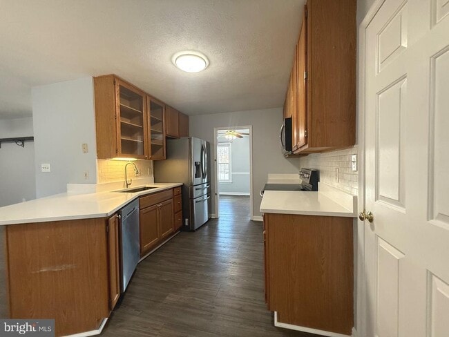 10002 Erlwood Ct in Fredericksburg, VA - Foto de edificio - Building Photo