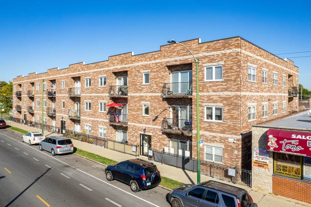 6112 W Diversey Ave in Chicago, IL - Foto de edificio