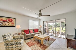 190 Pebble Beach Blvd in Naples, FL - Building Photo