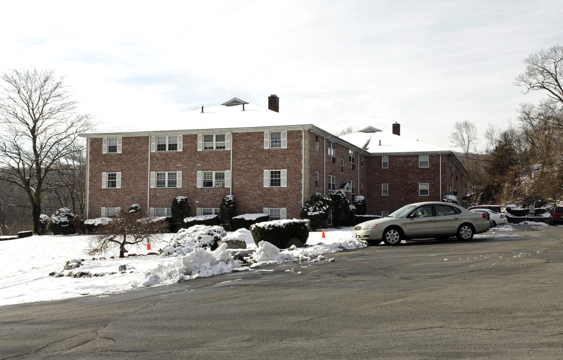 Lakeside University Apartments in Woburn, MA - Building Photo