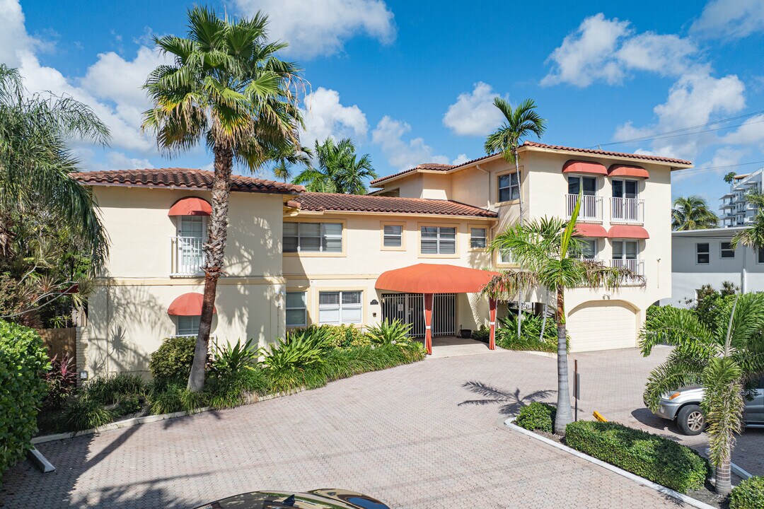 The Fort Lauderdale Yacht & Beach Club in Fort Lauderdale, FL - Building Photo