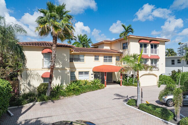 The Fort Lauderdale Yacht & Beach Club in Fort Lauderdale, FL - Building Photo - Primary Photo