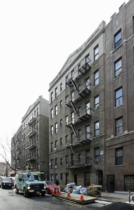 2395 Morris Ave in Bronx, NY - Foto de edificio