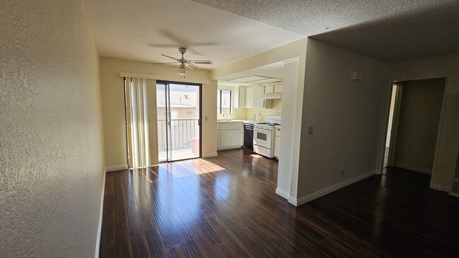 1057 W 14th St in San Pedro, CA - Foto de edificio - Building Photo
