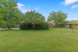 1210 Glenda Dr in Round Rock, TX - Building Photo - Building Photo