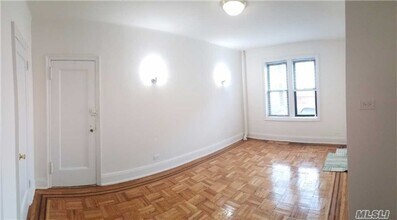 43-42 45th St-Unit -2 in Queens, NY - Building Photo - Building Photo