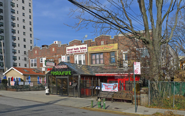 115 Oriental Blvd in Brooklyn, NY - Building Photo - Building Photo