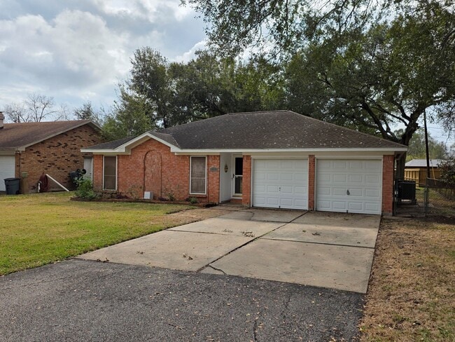 property at 2121 Redwood St