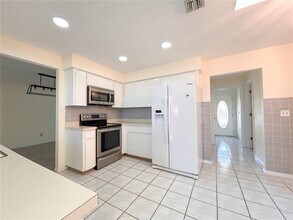 7994 Jaywood Rd in Seminole, FL - Building Photo - Building Photo