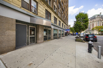 210-222 Amsterdam Ave in New York, NY - Building Photo - Building Photo