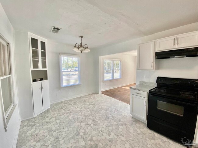 property at 1600 W Romana St