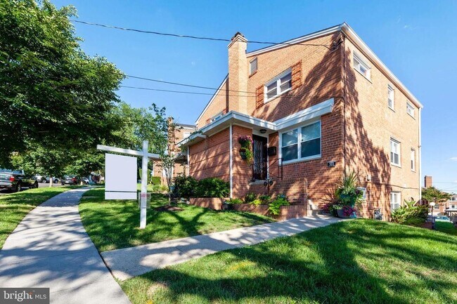 property at 523 Ingraham St NE