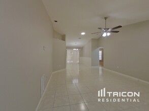 4614 Breezy Pines Blvd in Sarasota, FL - Building Photo - Building Photo