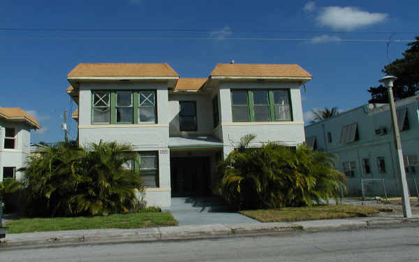 La Bella Poinciana Apartments in Miami, FL - Building Photo - Building Photo